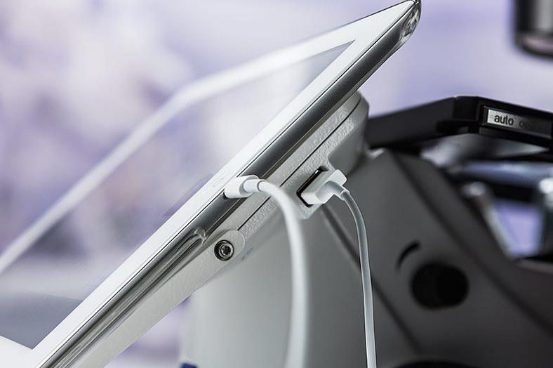 Primovert主机架上给 iPad 充电